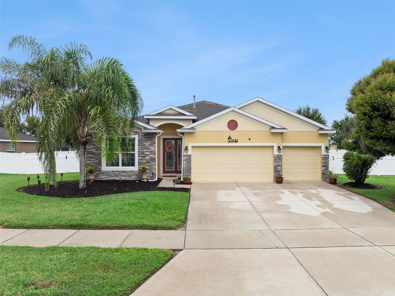1425 AVILA AVE
