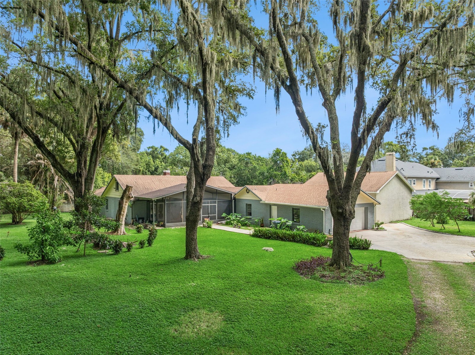 907 SONJA PL