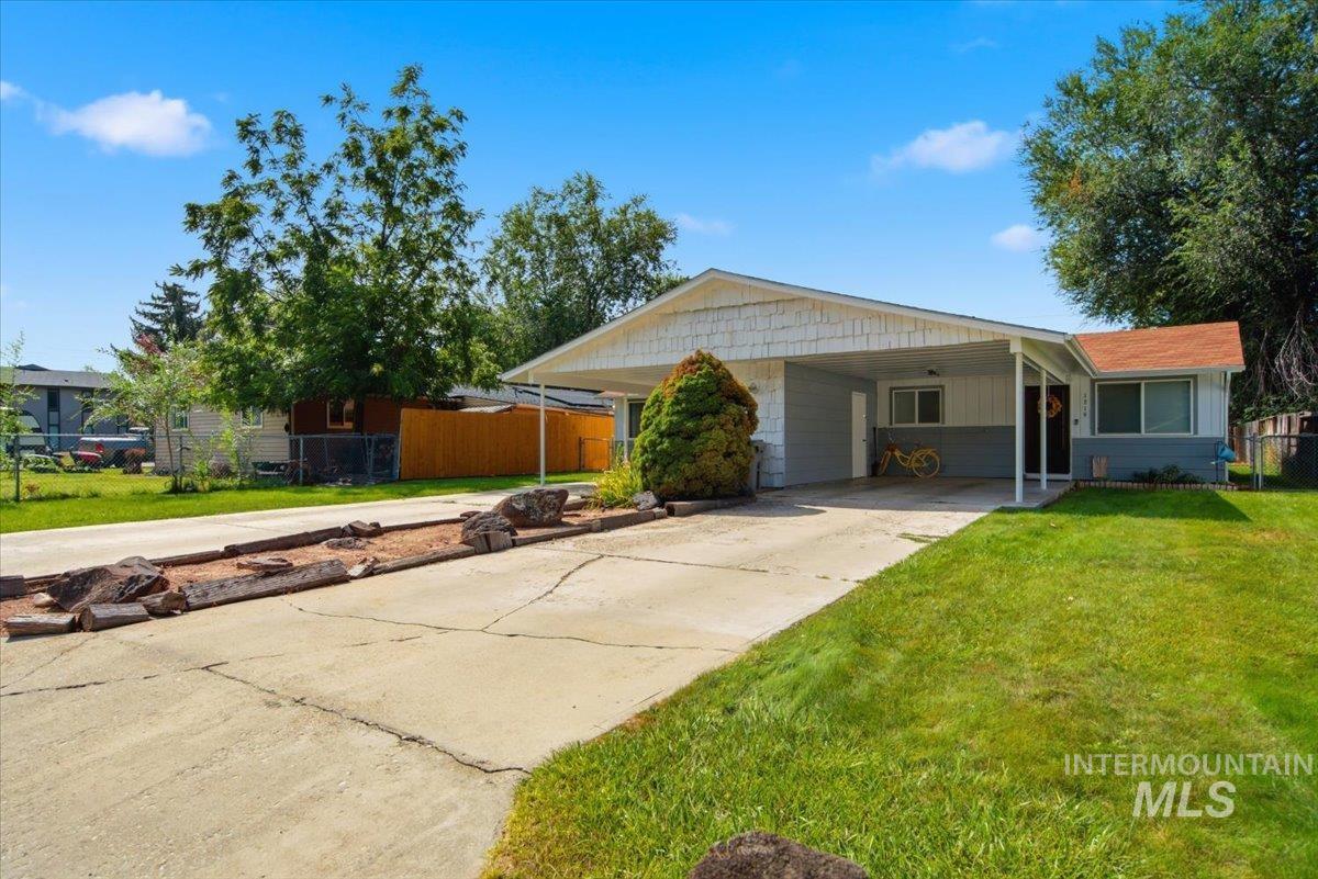 1219 S Fern St, Nampa ID 83686
