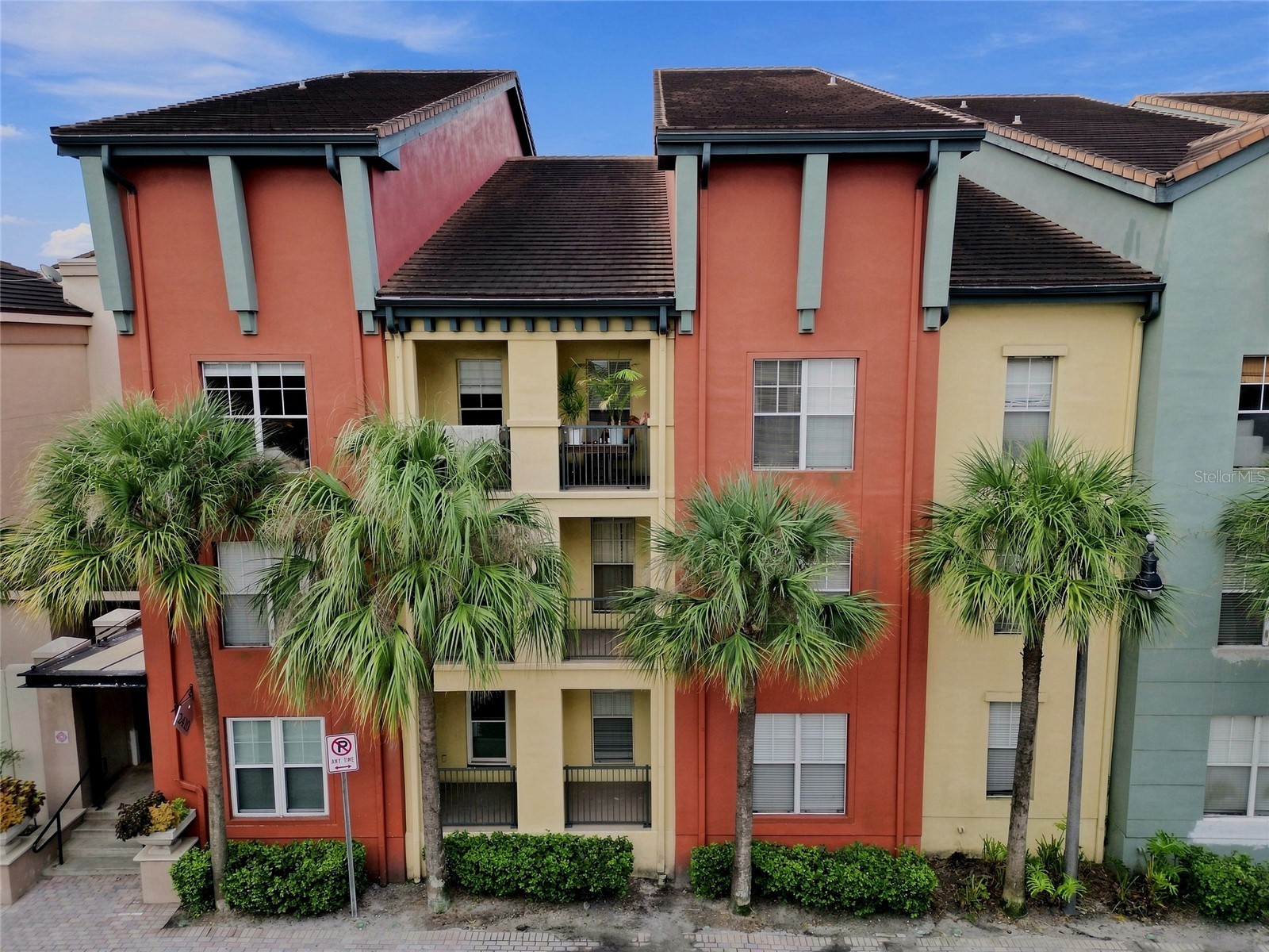 2410 W AZEELE STREET 216