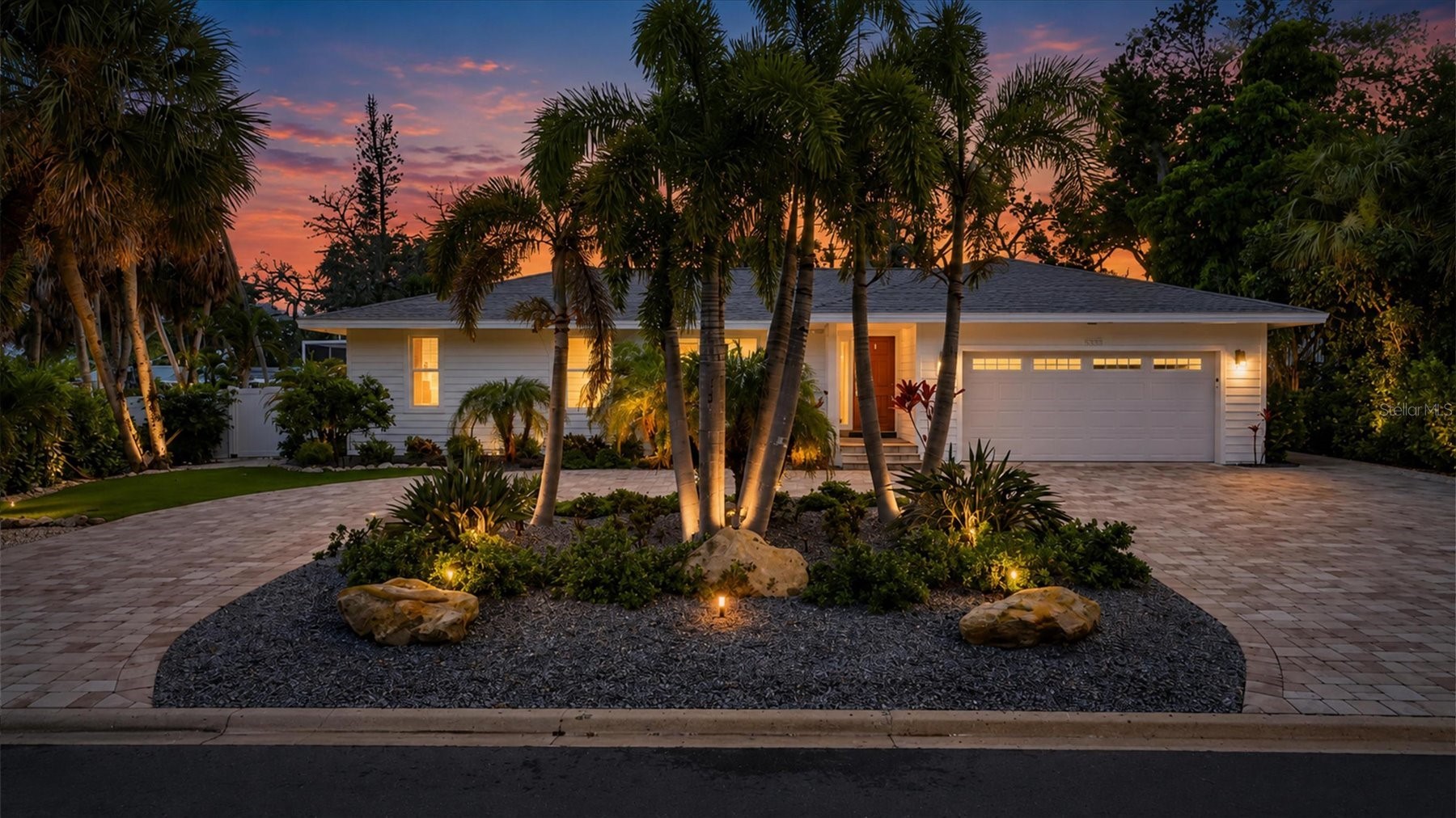 5333 SIESTA COURT