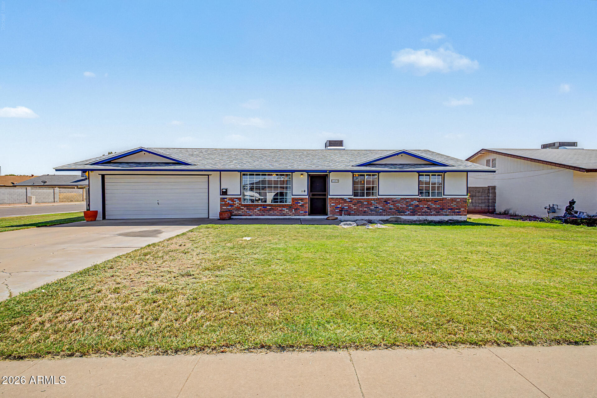 209 W IVYGLEN Street, Mesa, AZ 85201