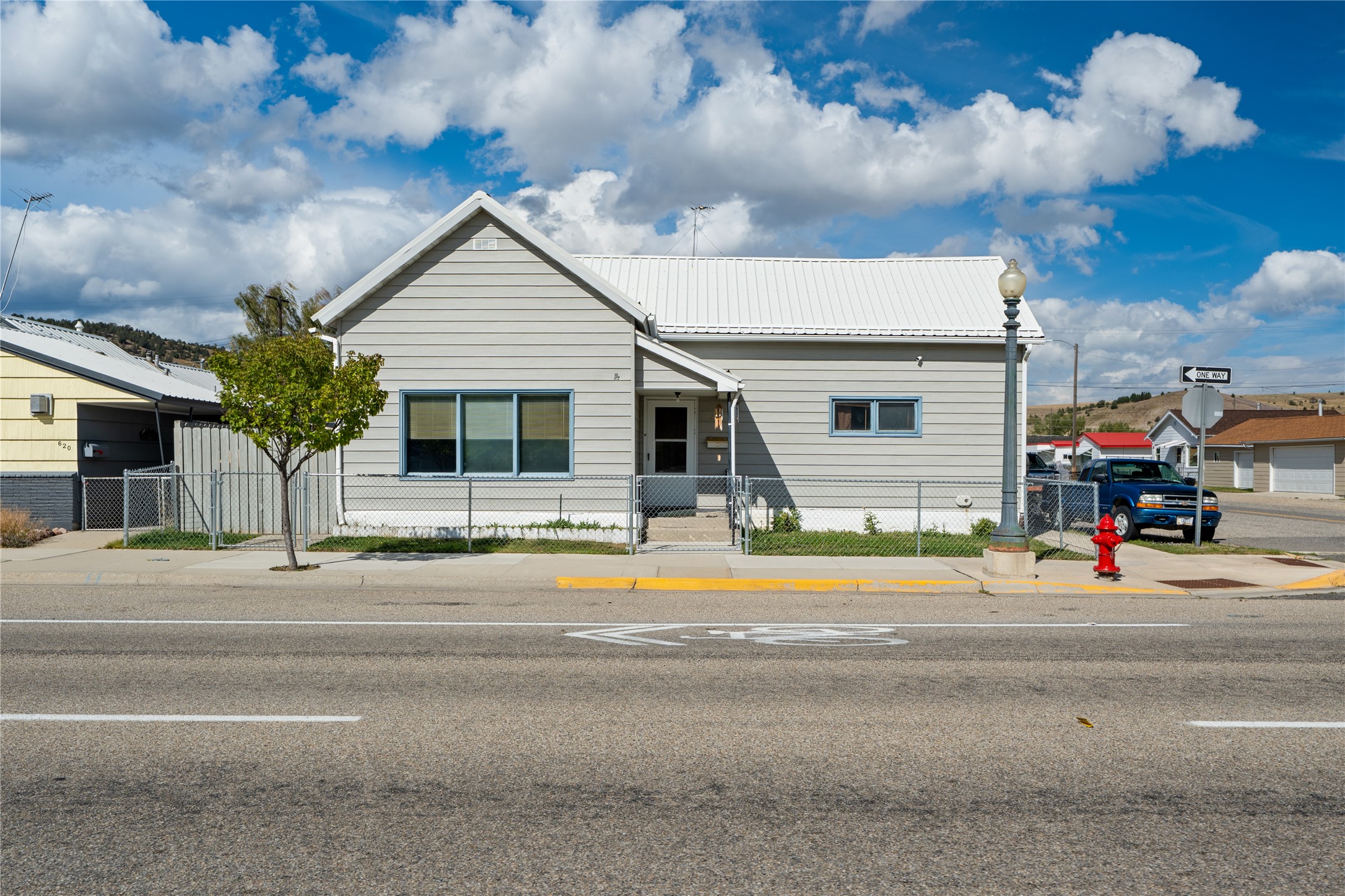 624 E Commercial Avenue
