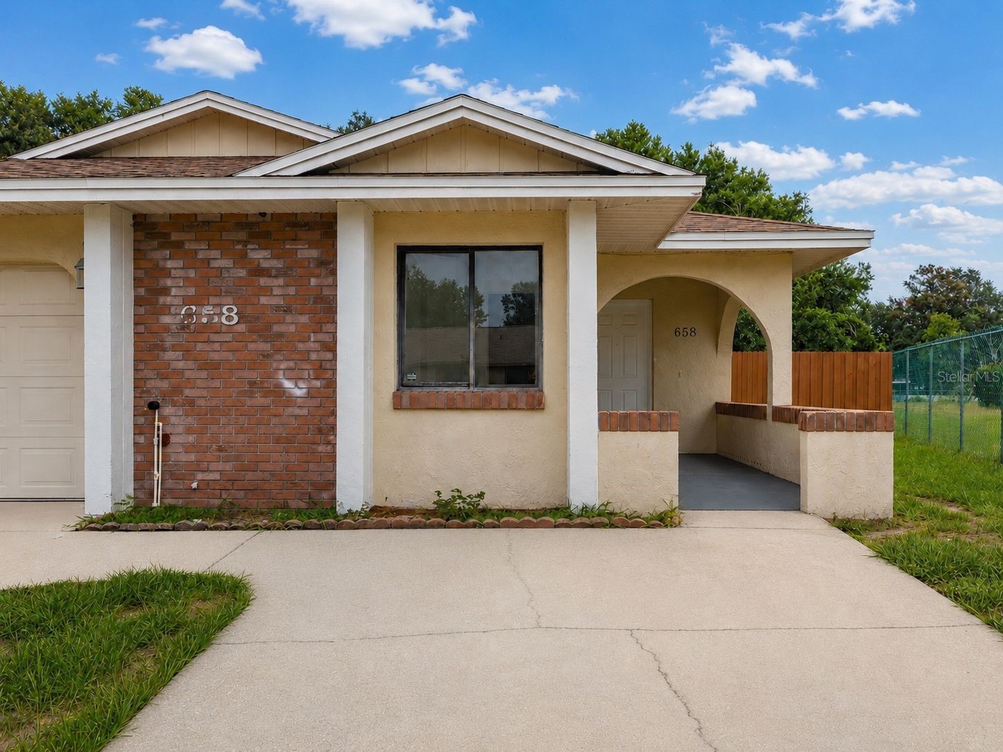 658 ROYALTY COURT