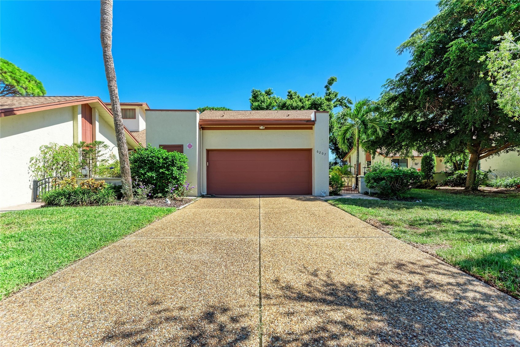 6207 COURTSIDE DRIVE 23