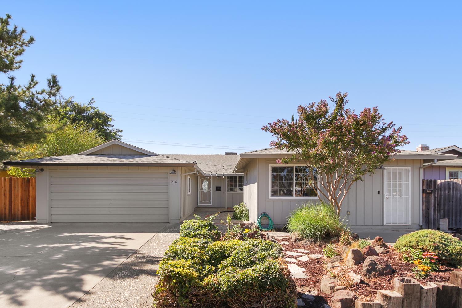 216 San Luis St, Woodland, CA 95695-5445