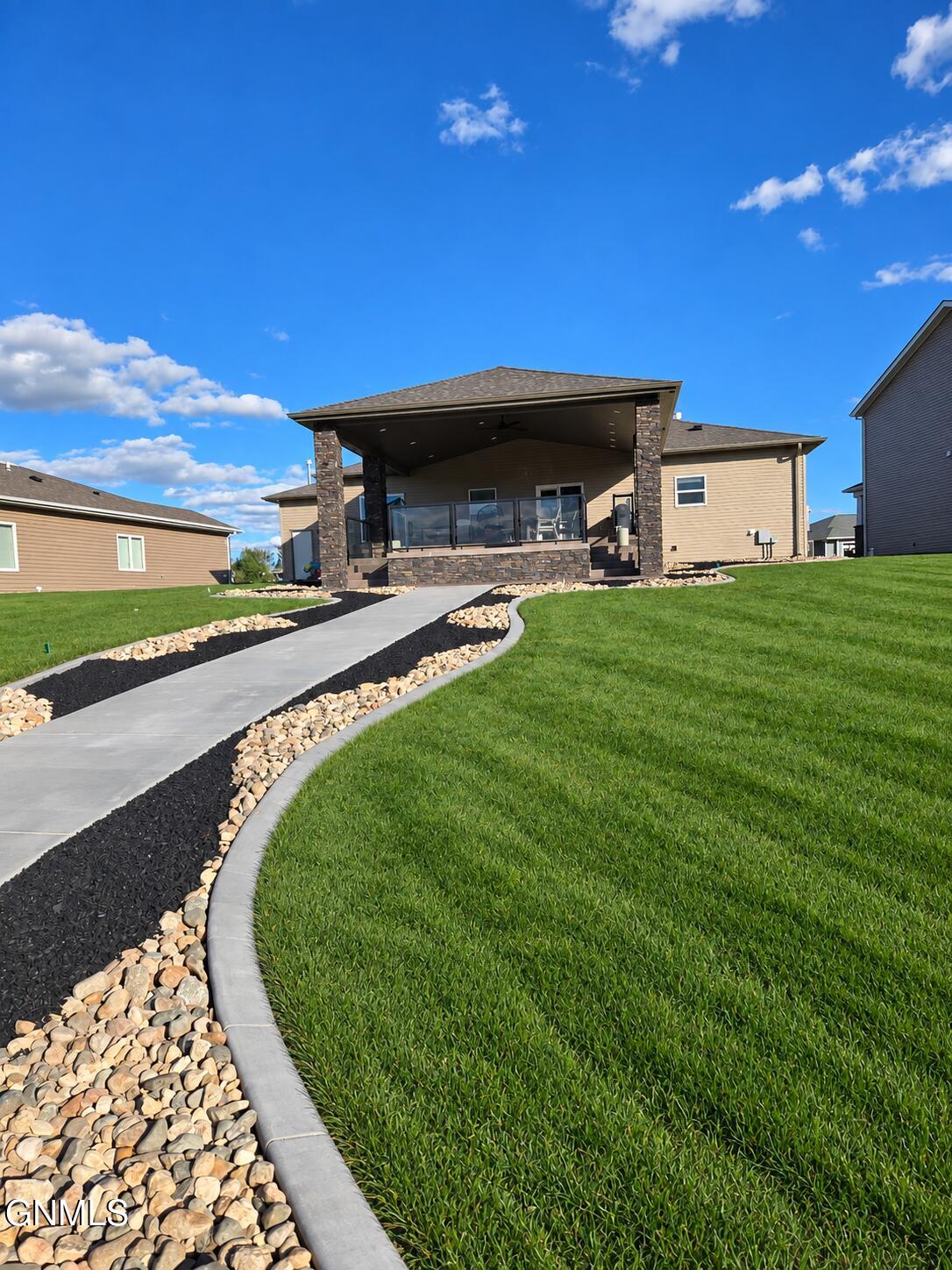 3709 Bay Shore Bend SE, Mandan, ND 58554