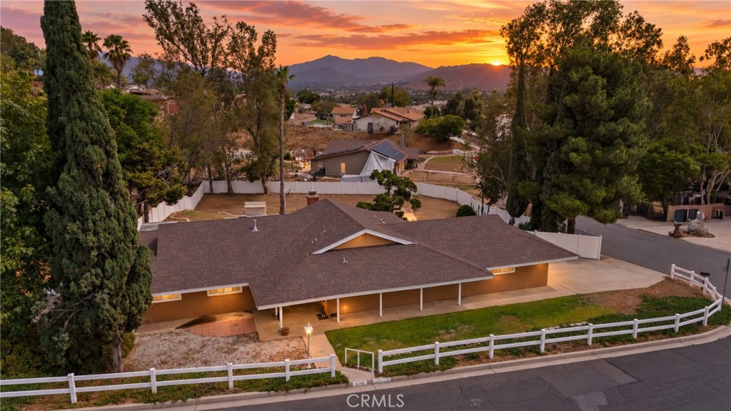 5760 Avenue Juan Bautista