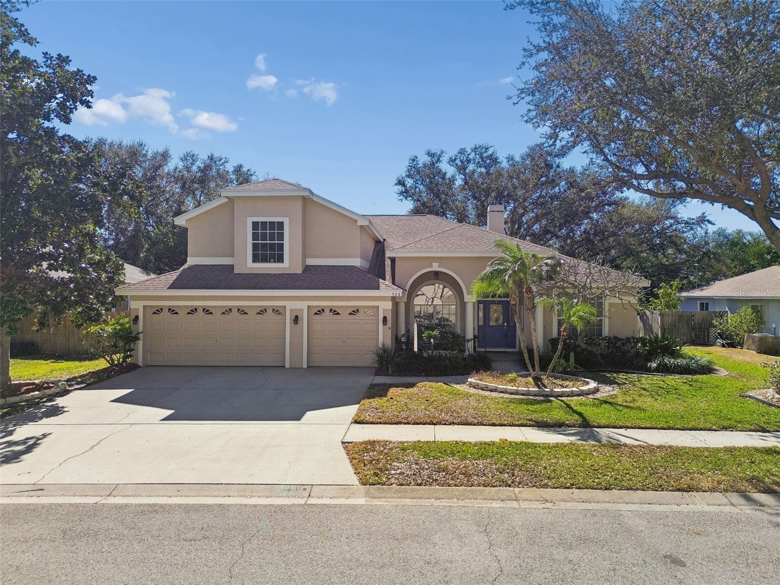 928 OAKVIEW ROAD