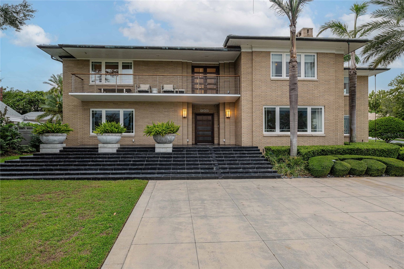 995 LAKE HOLLINGSWORTH DRIVE