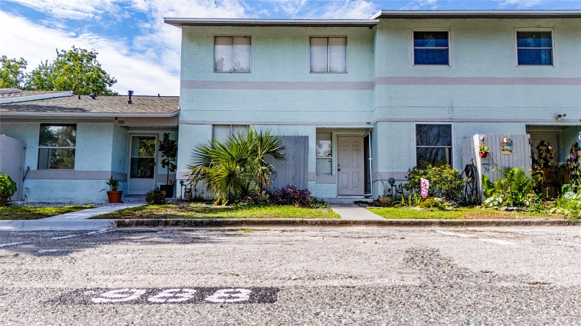 988 STUCKI TERRACE