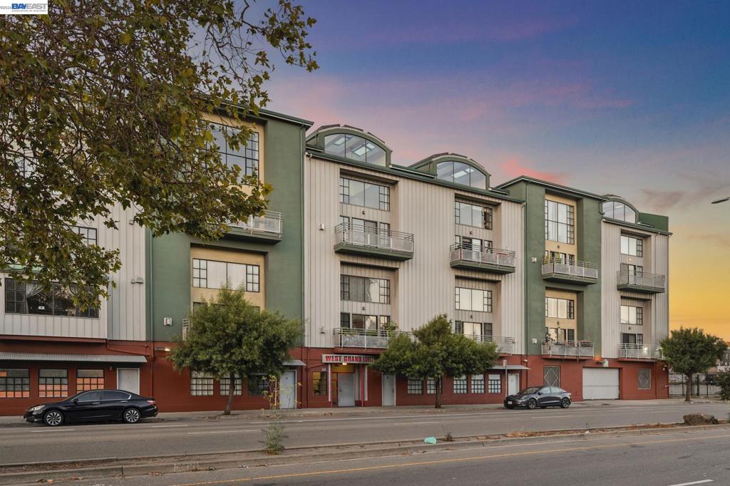 850 W Grand Ave 14