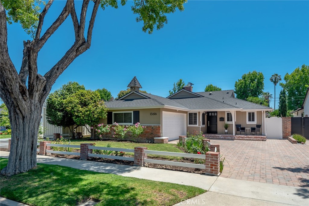 13616 Delano