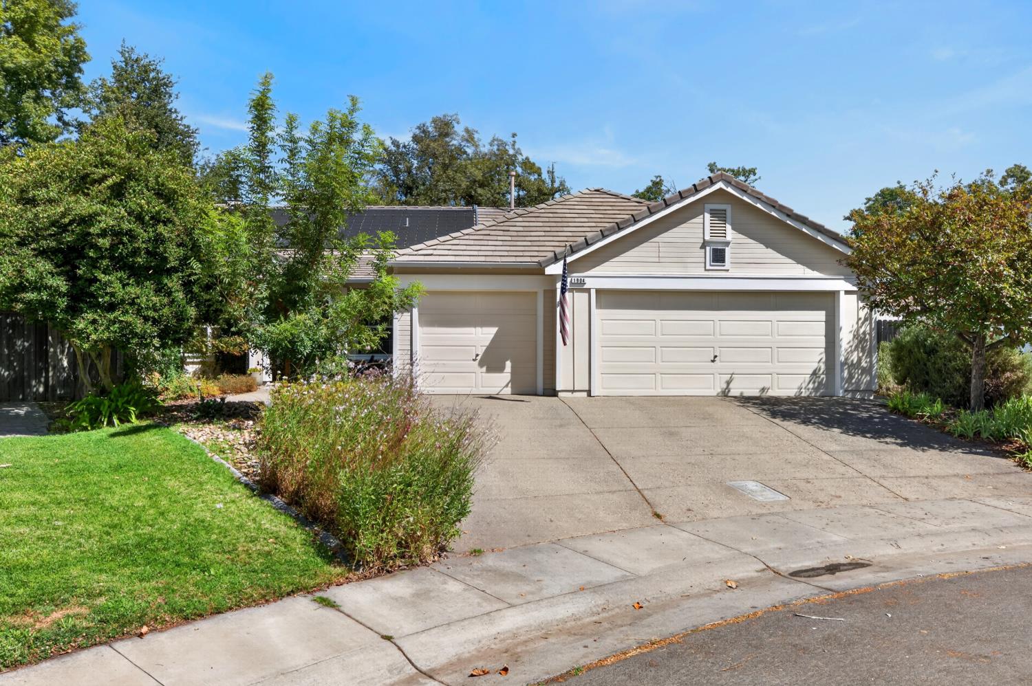 1904 Alicante St, Davis, CA 95618-6563