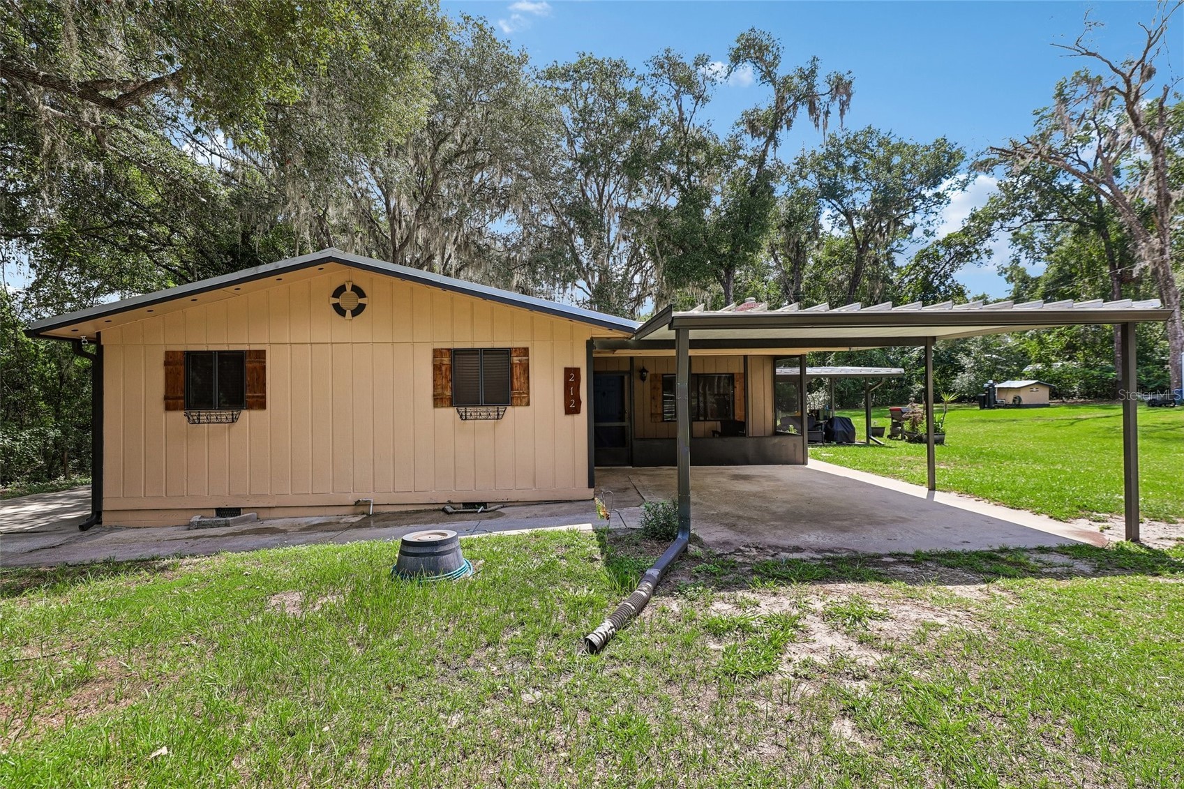 212 DOGWOOD DRIVE