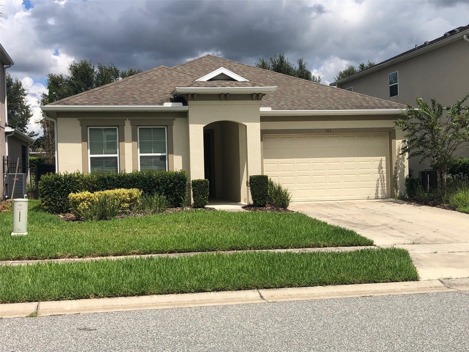 913 BERRY LEAF COURT