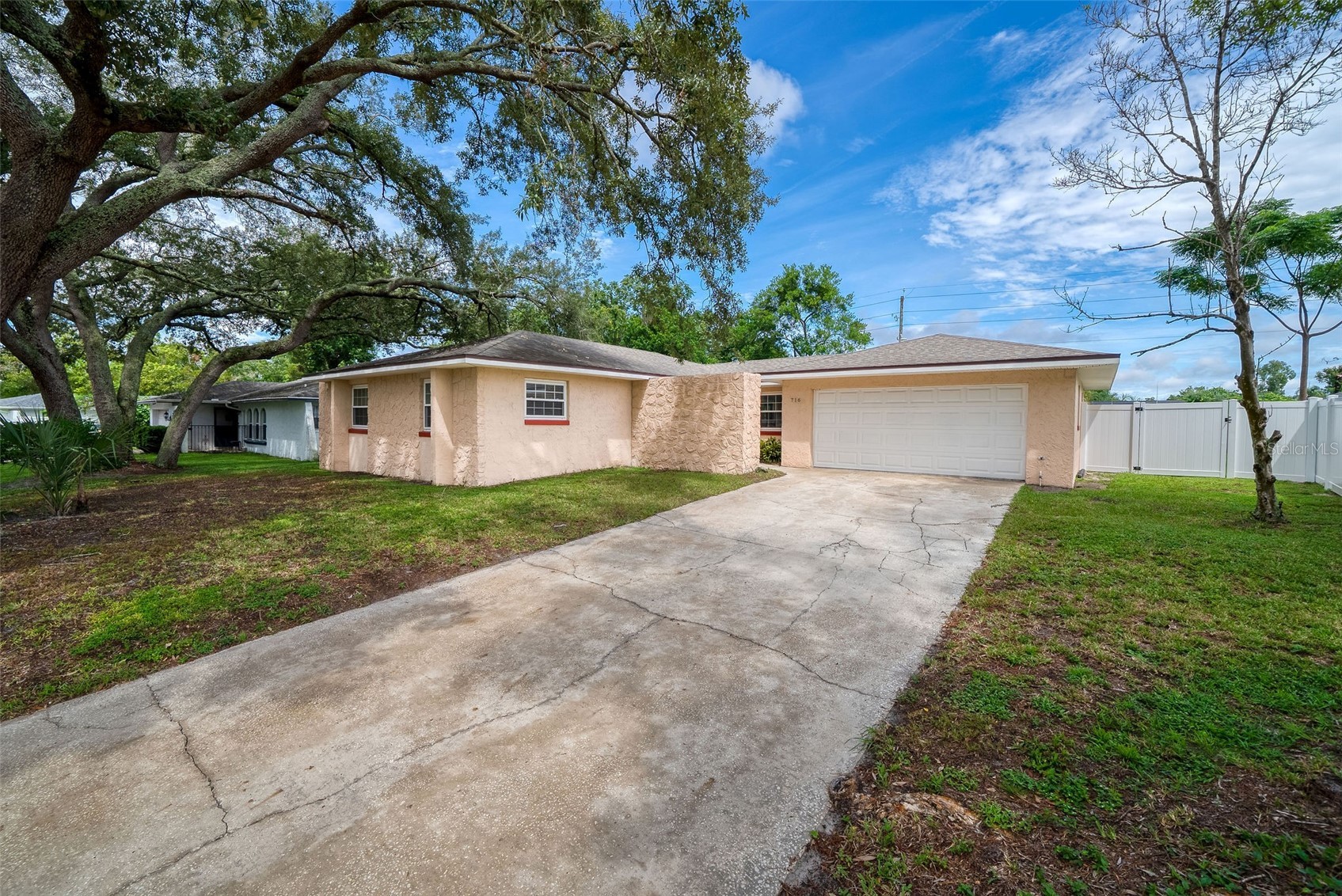 716 LAUREL WAY