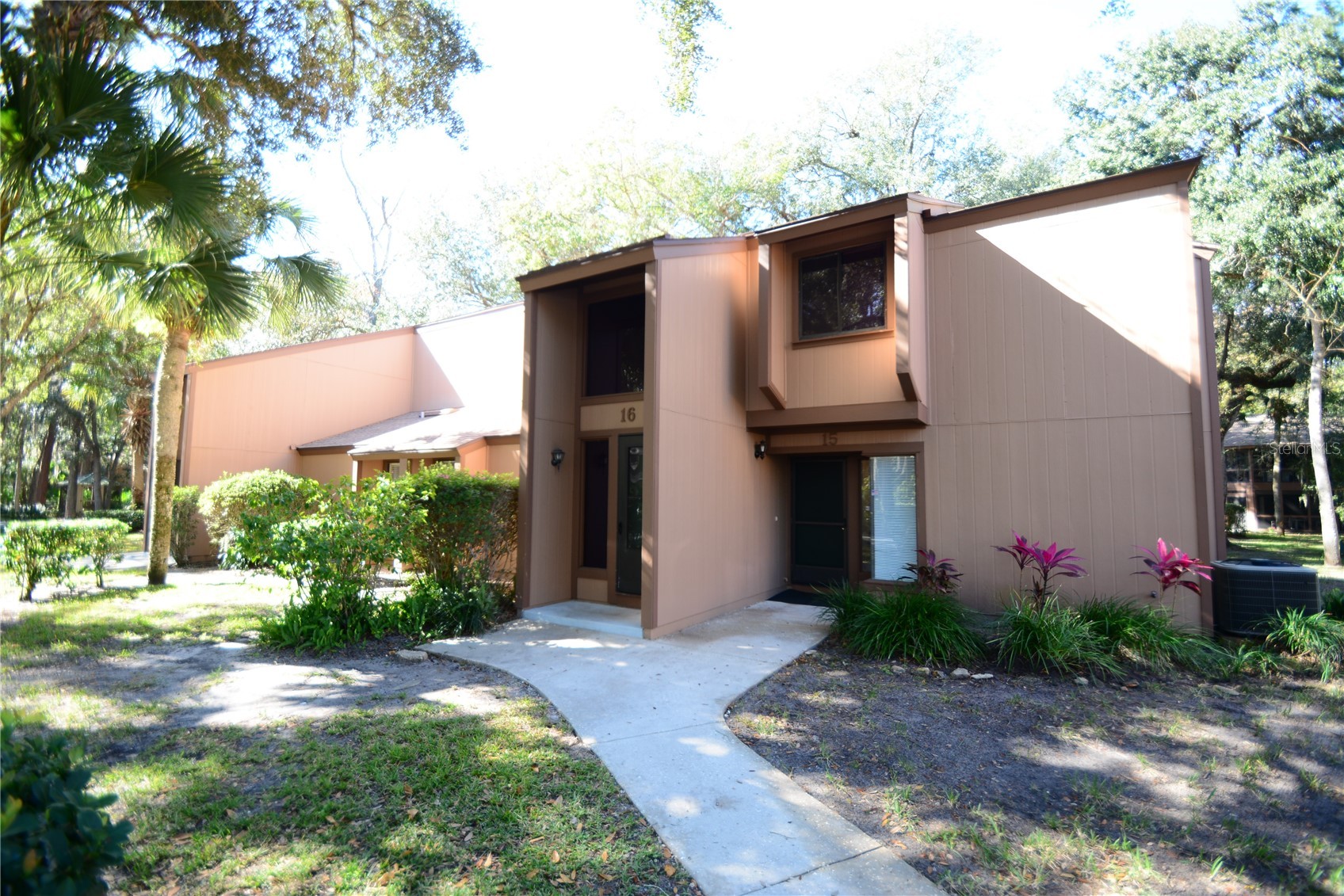 16 OAKMONT COURT 16