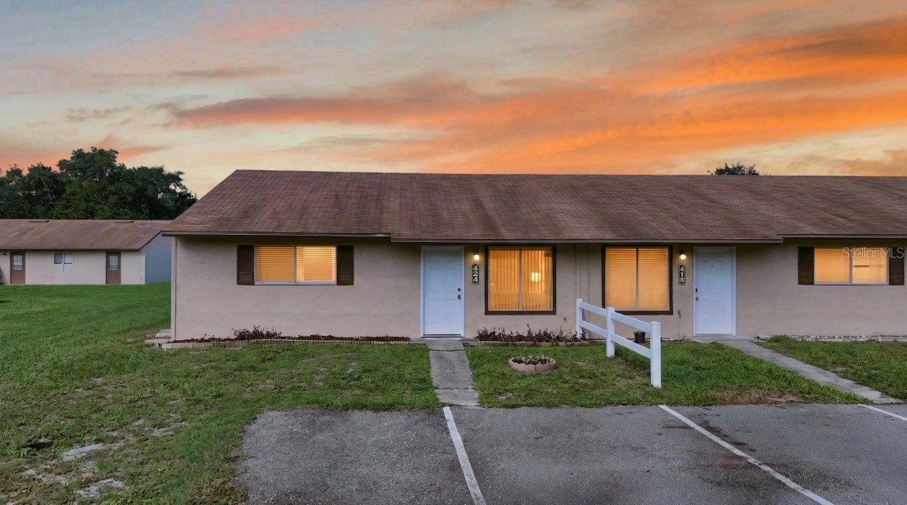 424 E ROSEWOOD LANE 424