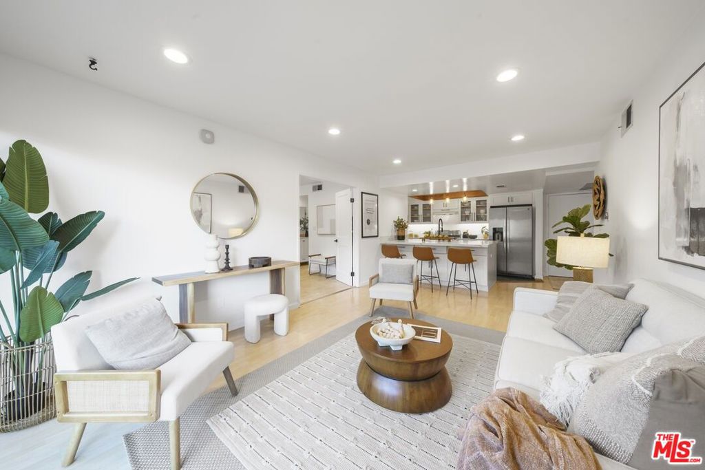 2700 E Cahuenga Boulevard 4121