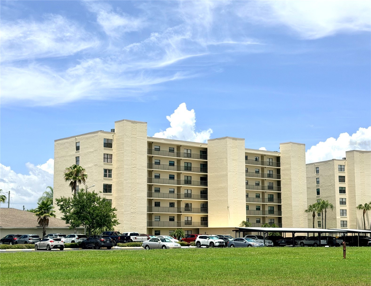 1000 COVE CAY DRIVE 4D