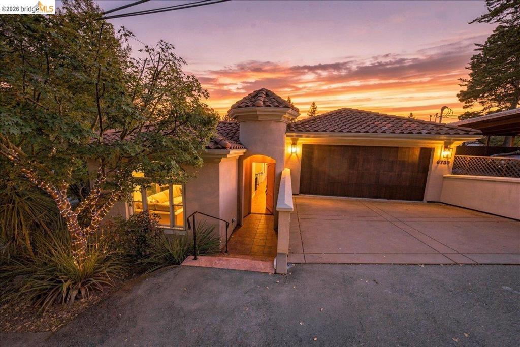 6733 Longwalk Dr