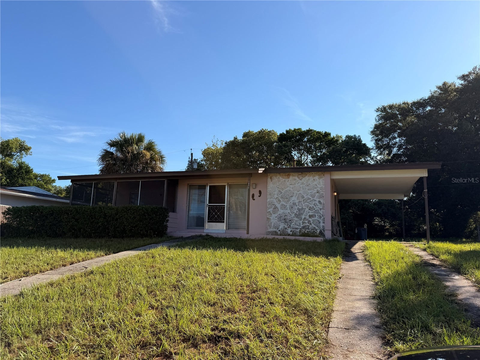 1077 WHITEWOOD DRIVE