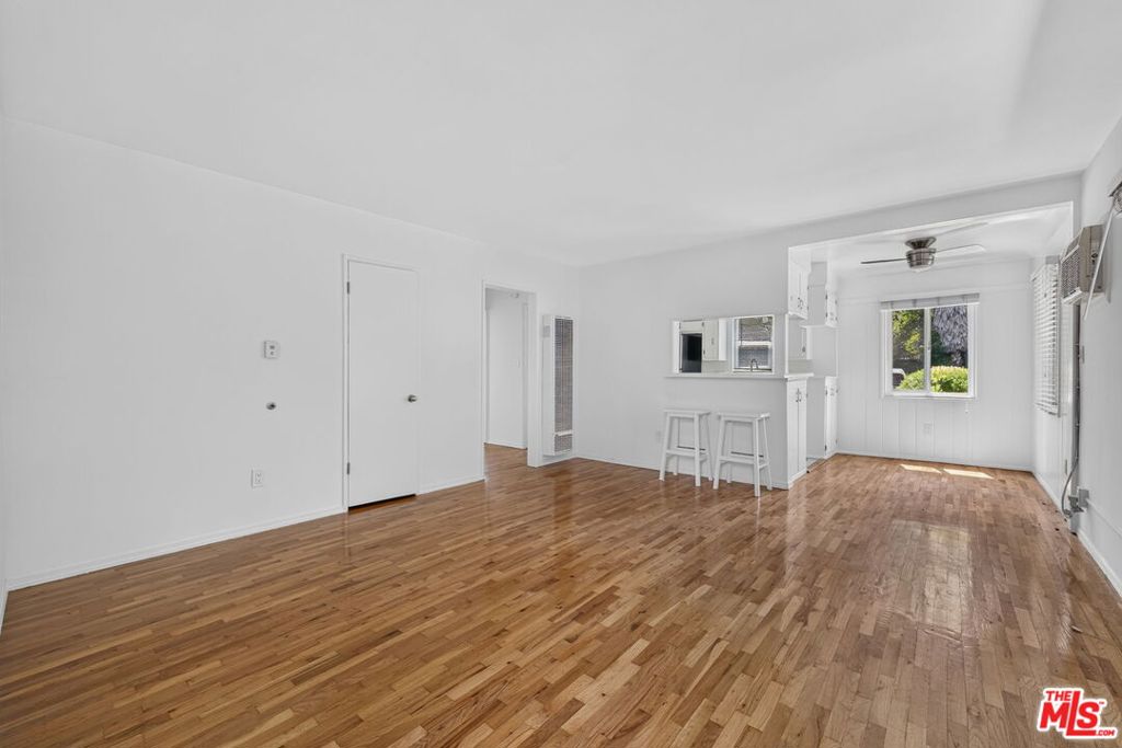 13553 Moorpark Street 1