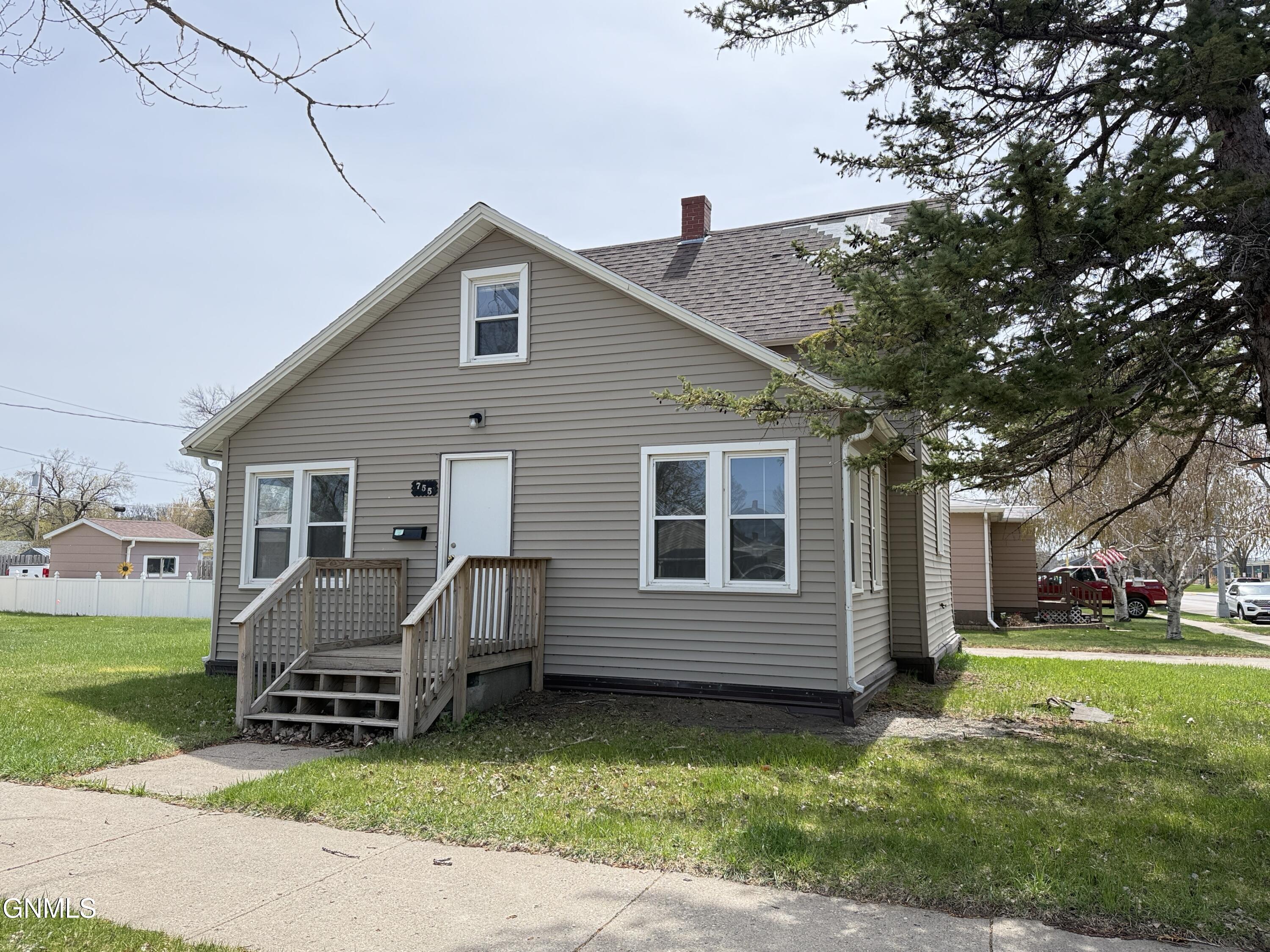 755 4th Street SW, Valley City, ND 58072