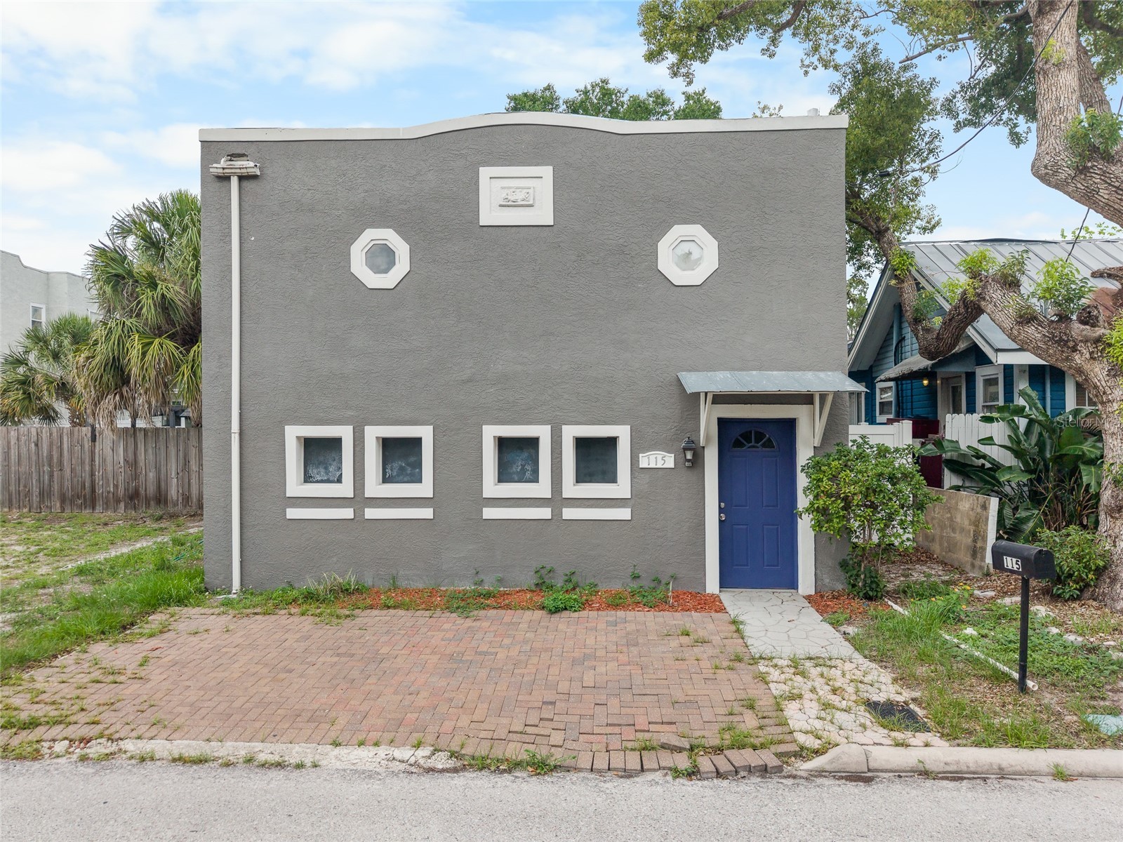 115 W ALLISON COURT