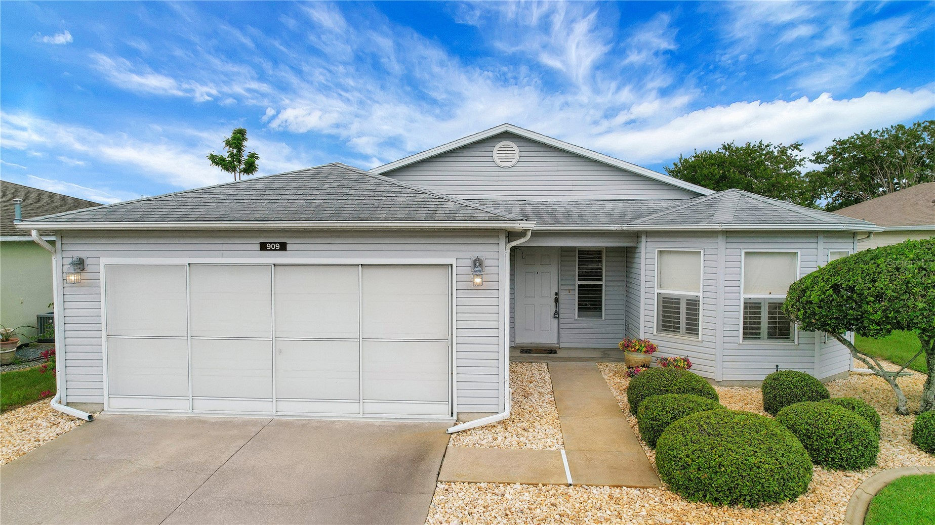 909 EAGLES LANDING