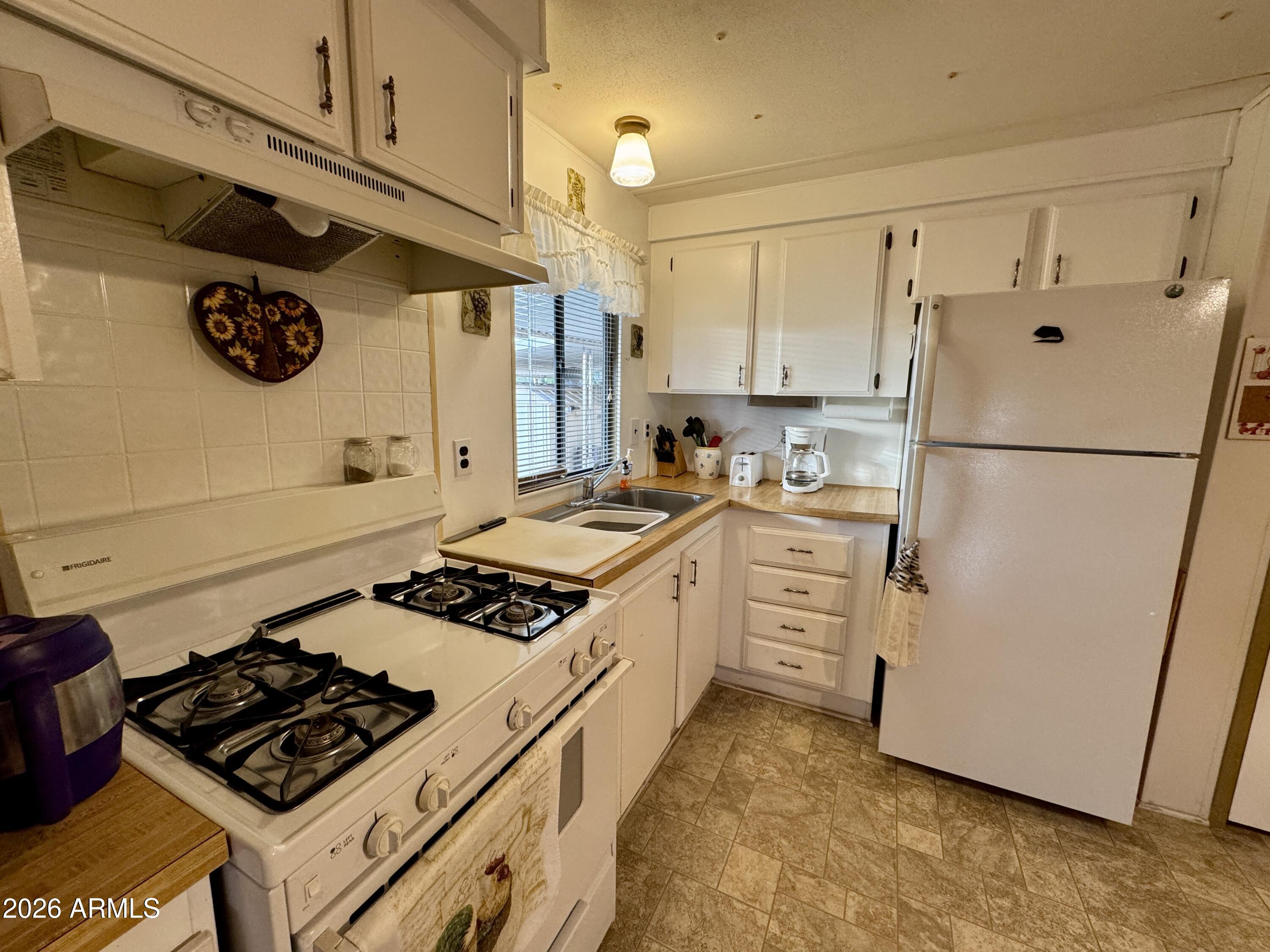 10220 E APACHE Trail 204, Apache Junction, AZ 85120