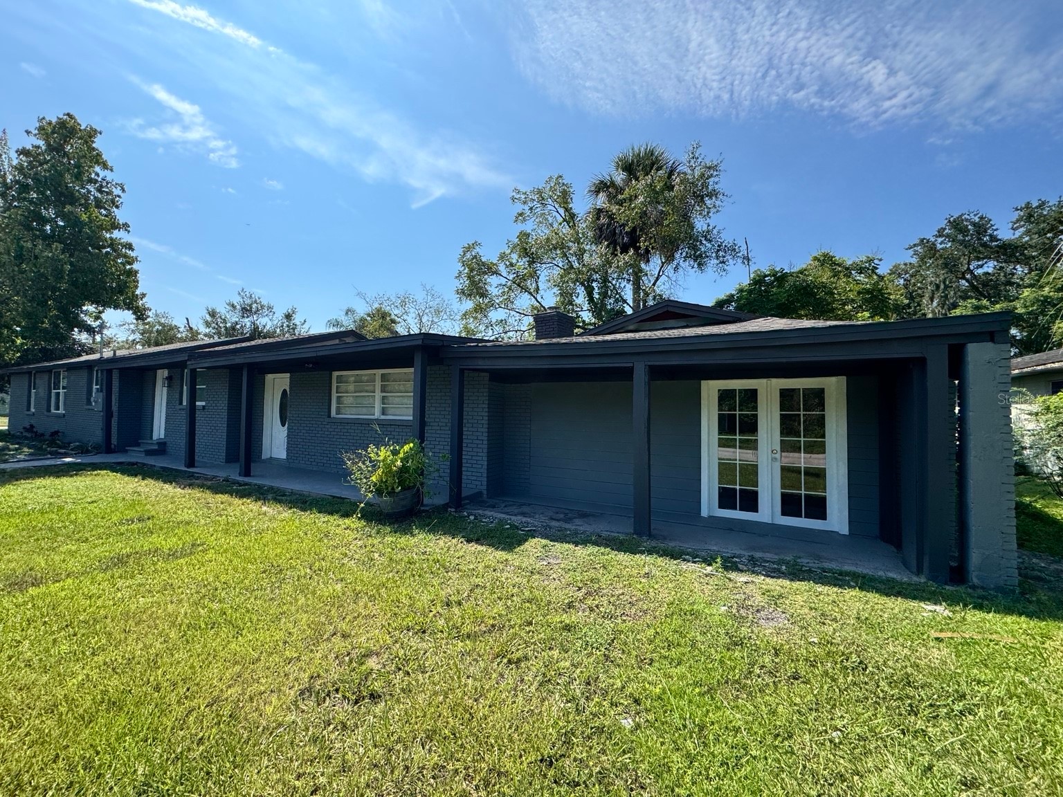 1320 S OLEANDER AVENUE