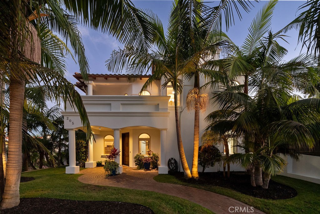 205 W Avenida Valencia