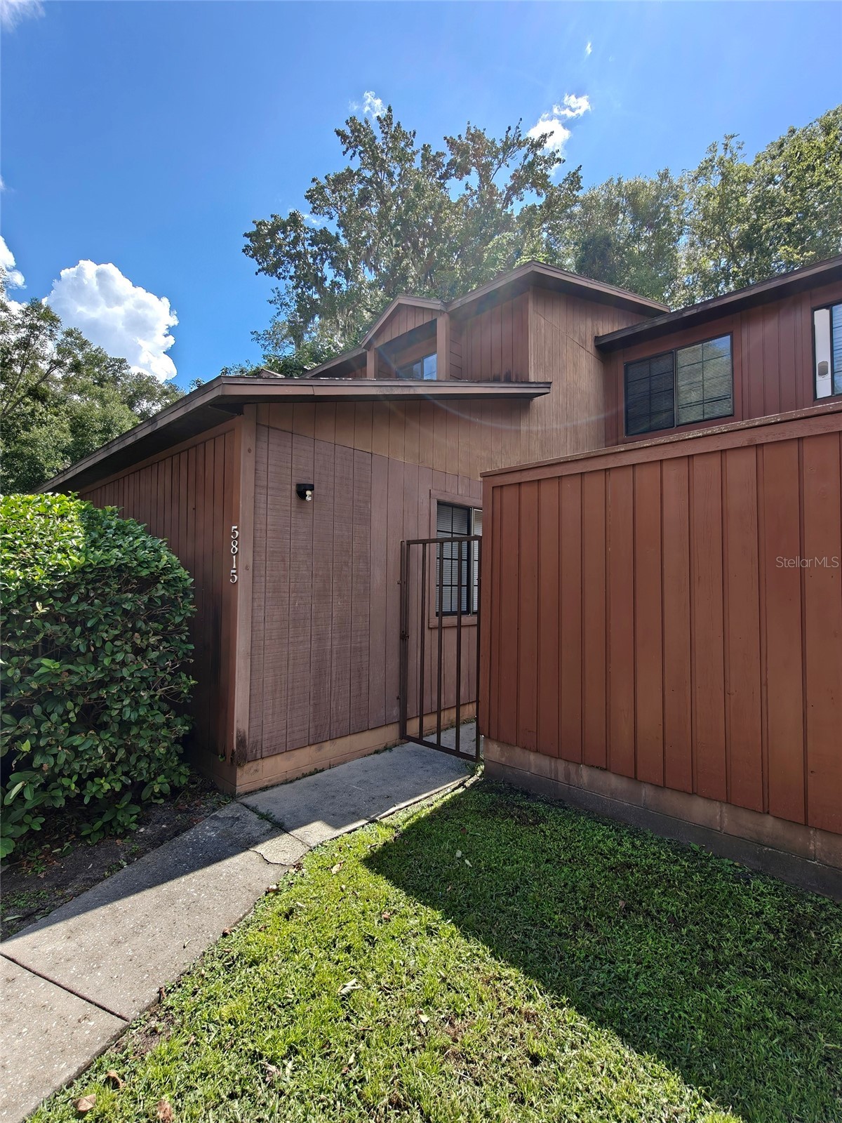 5815 SW 9TH PLACE