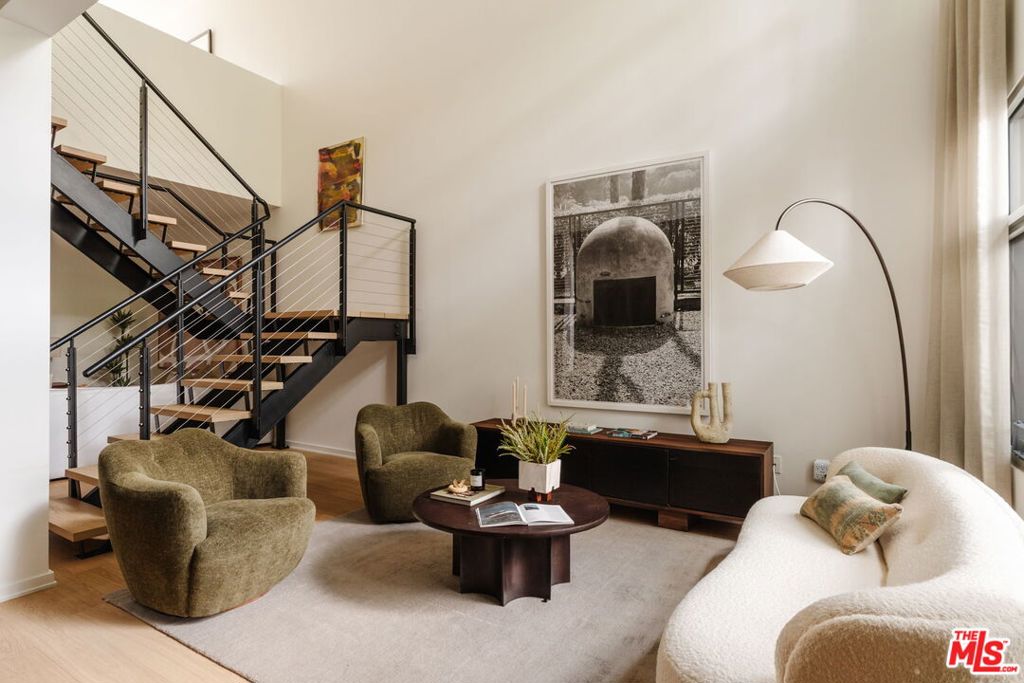 4111 W Sunset Boulevard 111