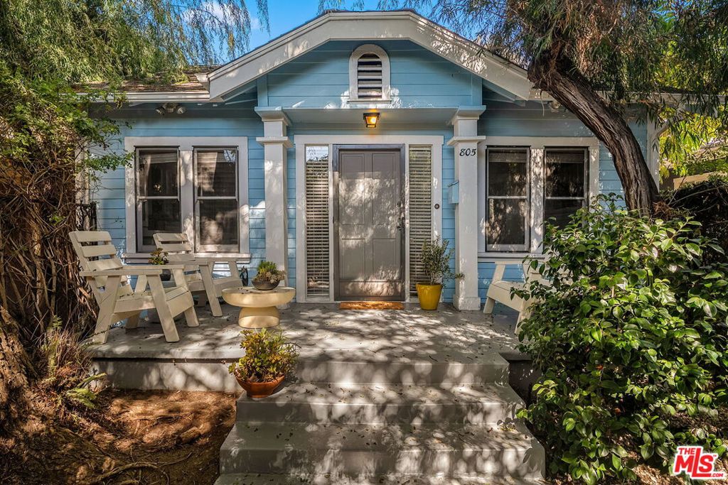 805 Crestmoore Place