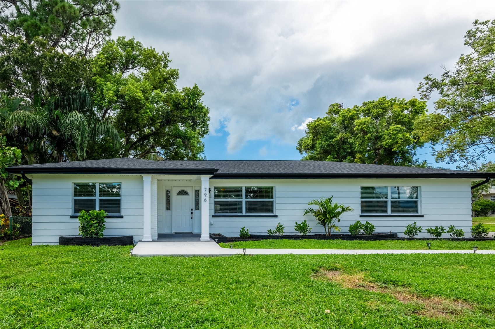 796 PINEWOOD DRIVE