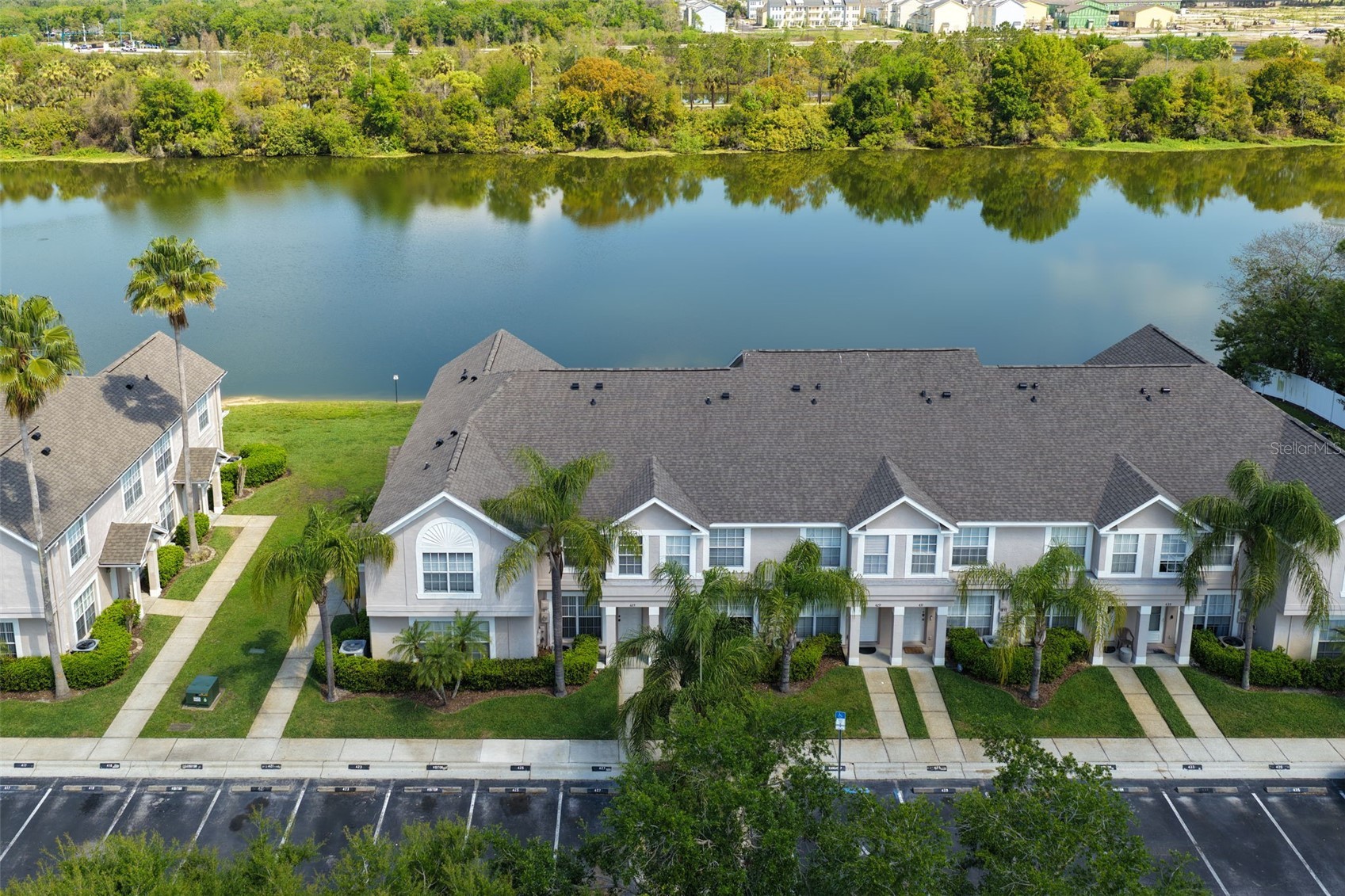 425 KENSINGTON LAKE CIRCLE