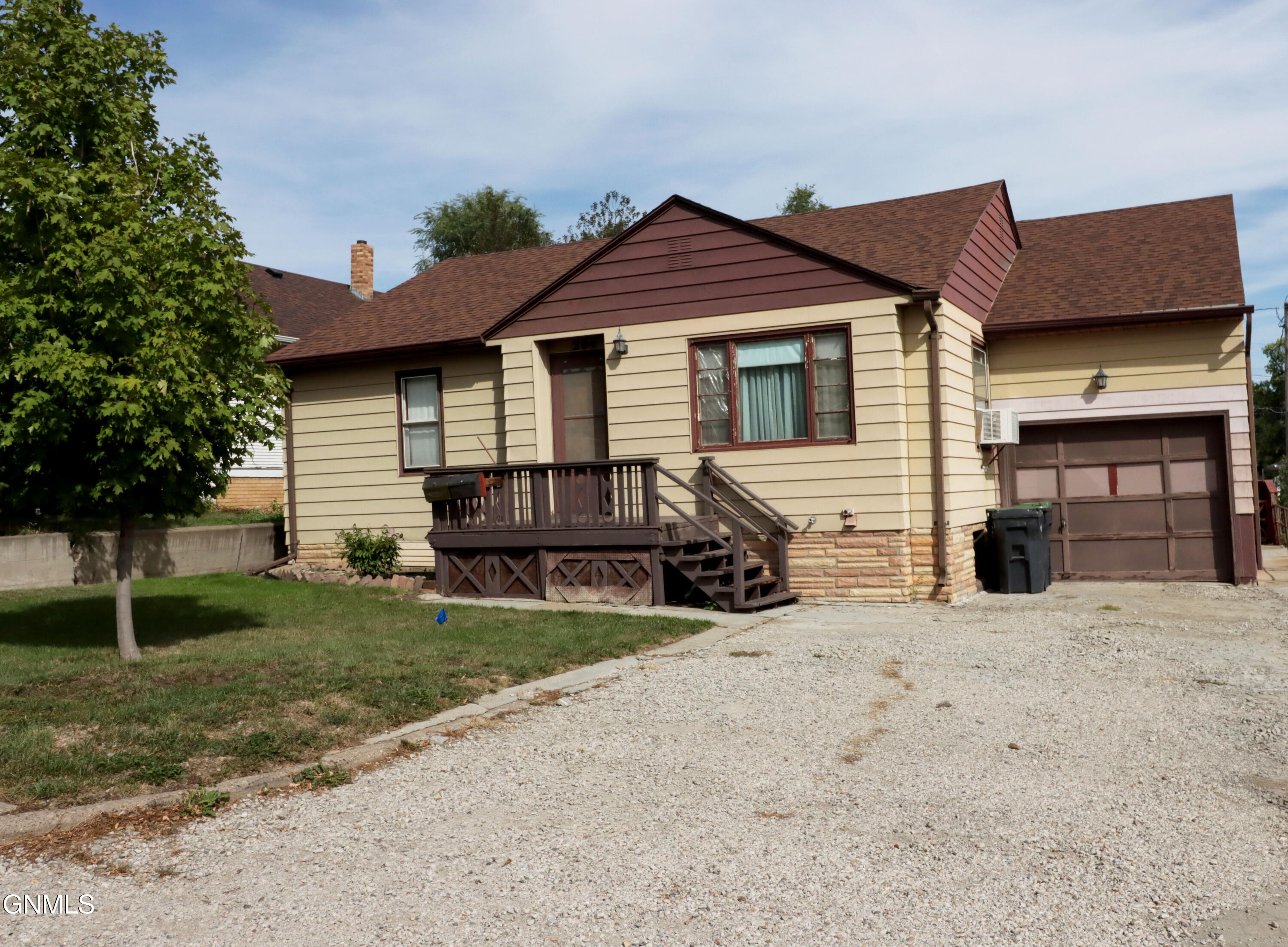 204 11th Avenue NW, Mandan, ND 58554