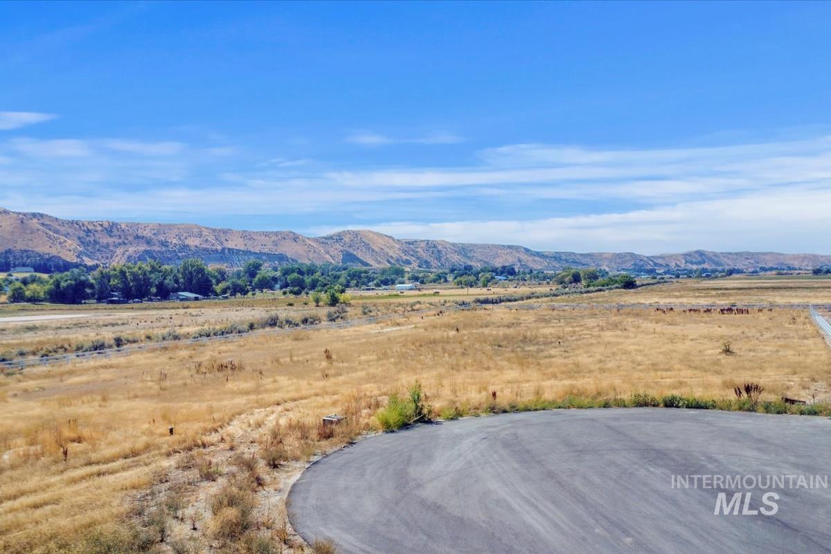 405 Saddle Ln, Emmett ID 83617