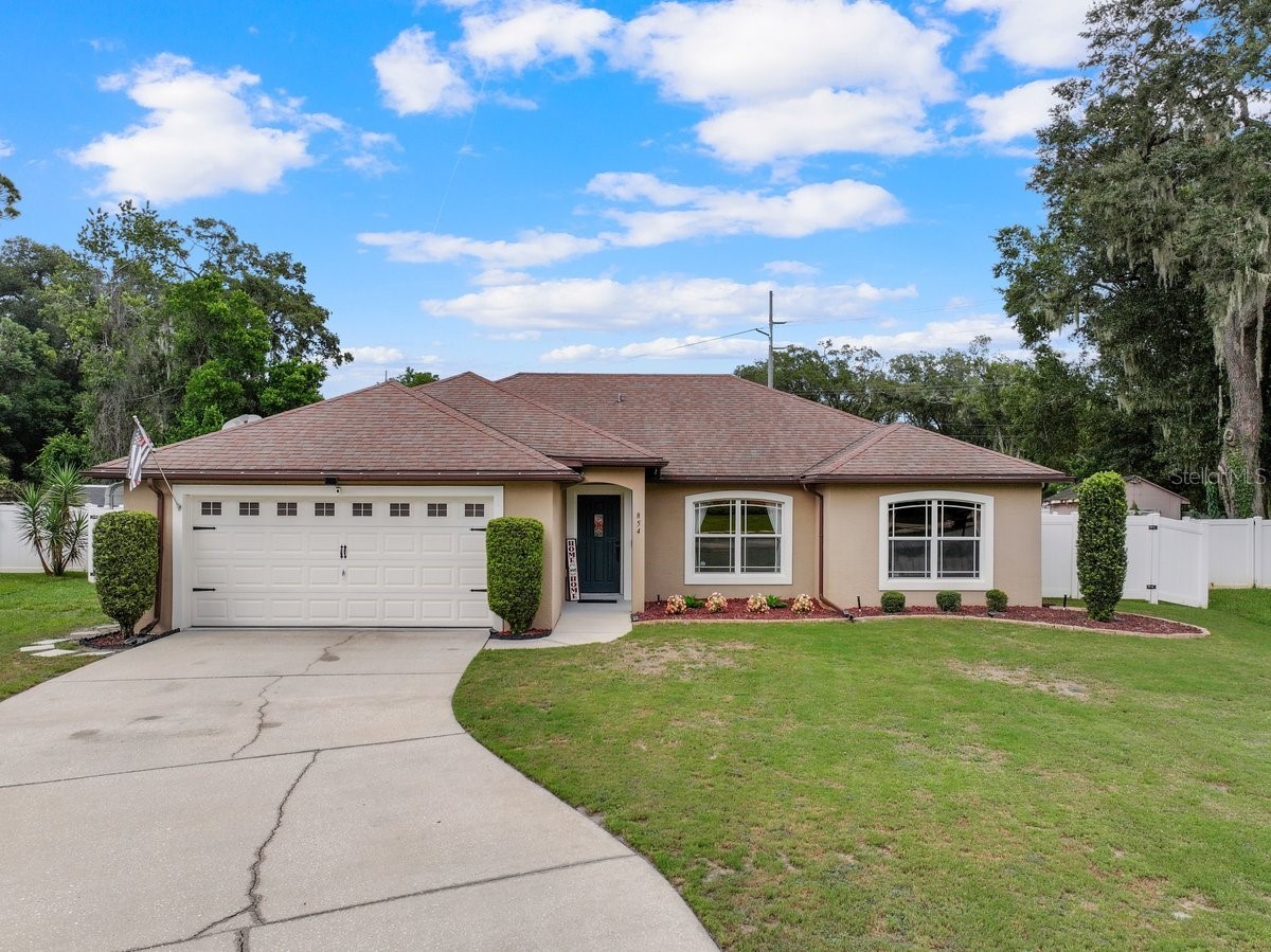 854 ARAWANA DRIVE