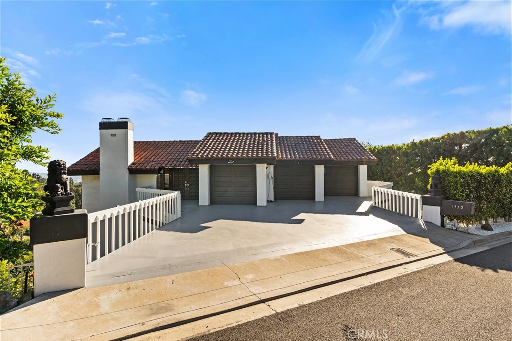 1312 Peacock Hill