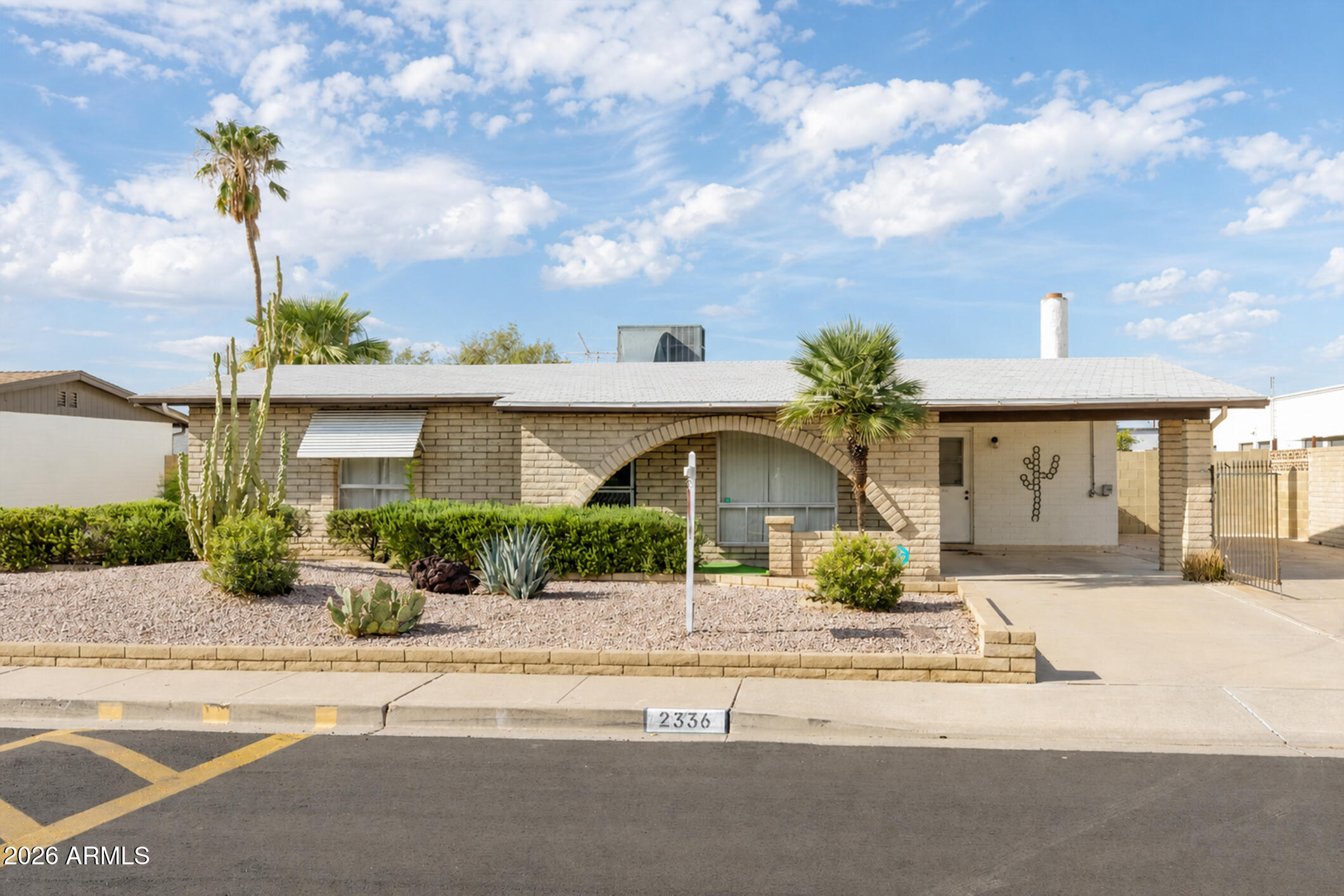 2336 E WALTANN Lane, Phoenix, AZ 85022