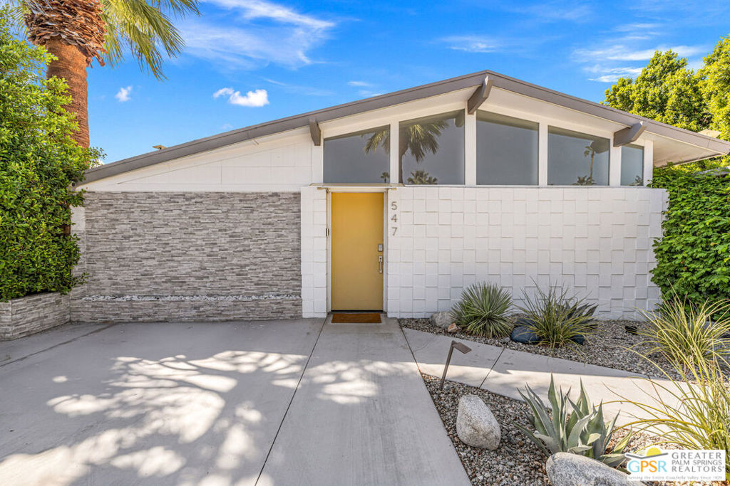 547 N Sunrise Way