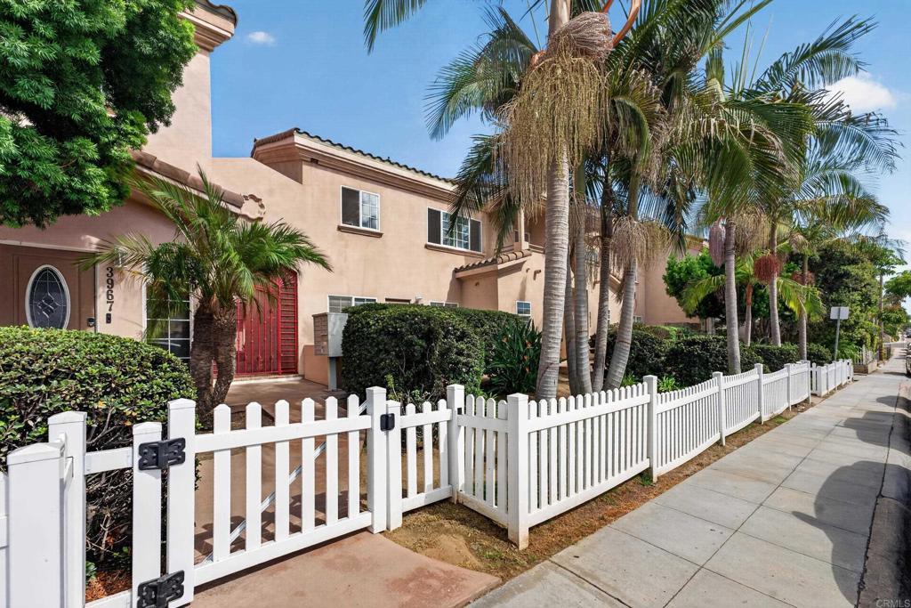 3951 Riviera Drive