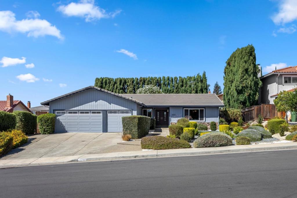 3653 Slopeview Drive