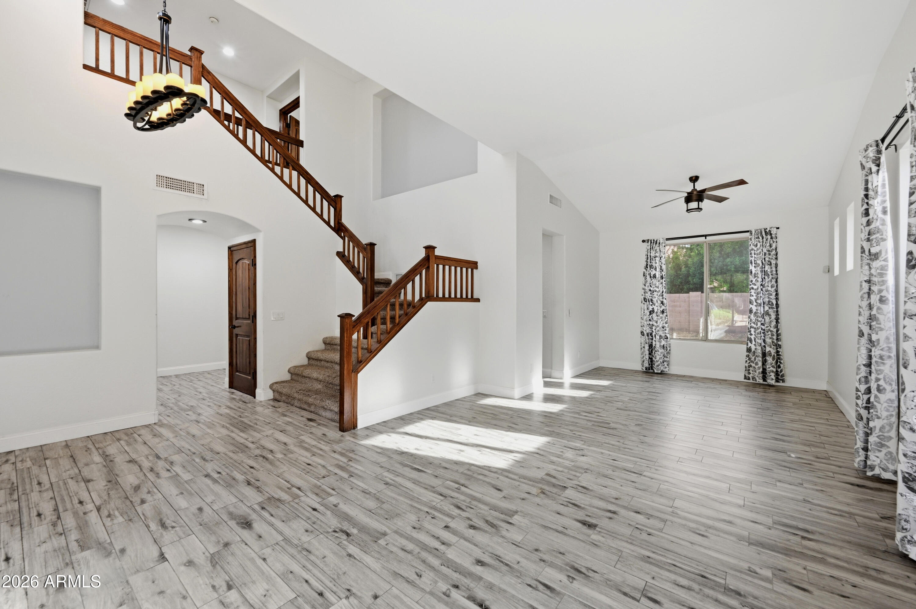 563 E KRISTA Way, Tempe, AZ 85284