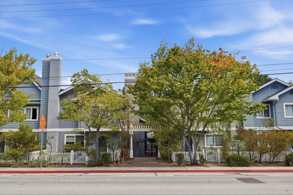 372 N El Camino Real 10