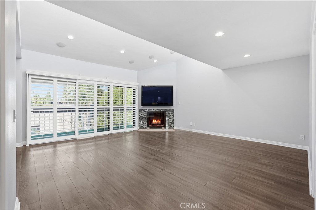 4542 Willis Avenue 302